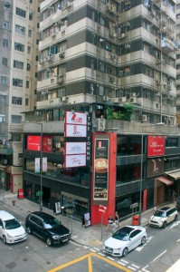 昔日杜老誌，現已改為三層高的綜合性娛樂場所。　 